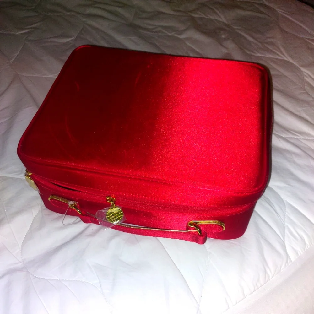 Large Cosmetic Bag Color: Red and Gold